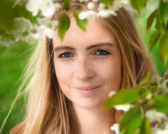 Ανοιξιάτικη ρουτίνα περιποίησης: Τι αλλάζουμε στην επιδερμίδα μας